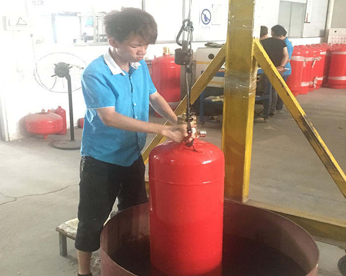 七氟丙烷氣體滅火裝置現(xiàn)場(chǎng)組裝