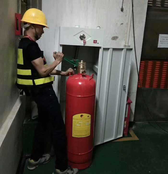 柜式七氟丙烷滅火器生產組裝生產車間實拍照片